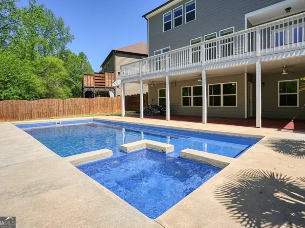 526 Lost Creek Dr, Woodstock, GA 30188