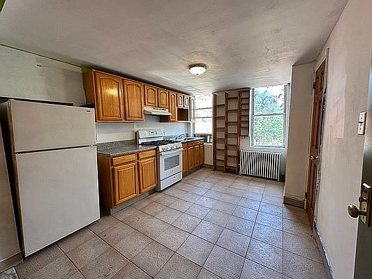 2nd image of 277A Van Brunt St #3