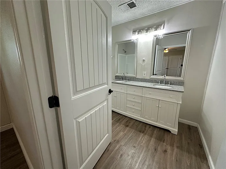 11150 Interstate Highway 37 #B — Photo 17