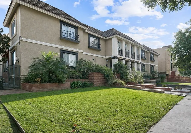 420 Riverdale Dr #11 — Photo 1