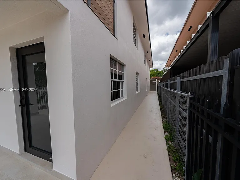 370 Flagami Blvd — Photo 41