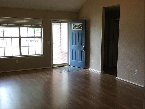 4th image of 903 Marcus St
