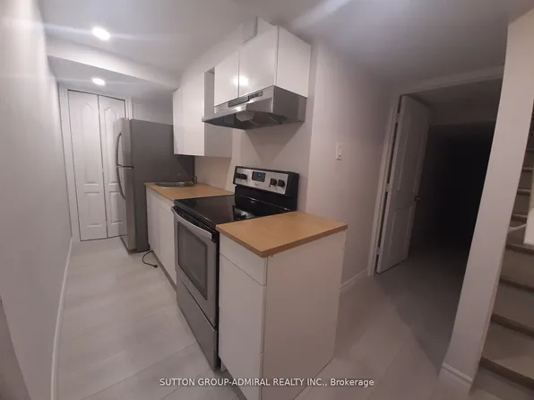 1331 Major Mackenzie Dr W, Vaughan, ON