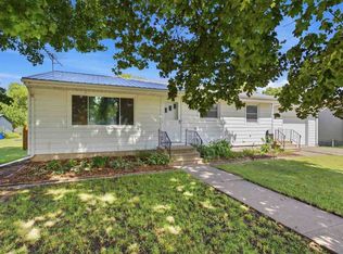 1306 E 2nd St, Washington, IA 52353