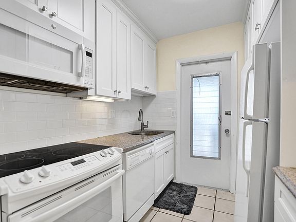 4th image of 4501 S Ocean Boulevard #B3