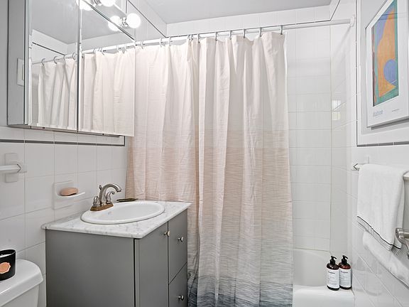 3rd image of 340 E 80th St APT 4C