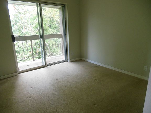 5th image of 1475 N 200th St Unit 301