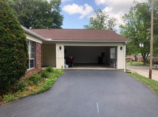 915 E Commons Dr, Bloomington, IN 47401