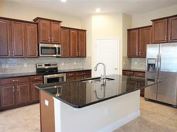 4th image of 2333 Lobelia Dr