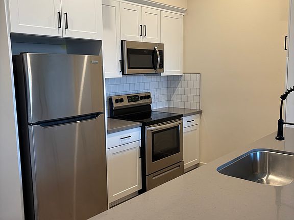 3rd image of 310 N Palm Ave #101
