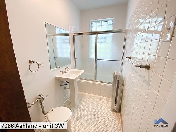 4th image of 7064-74 N Ashland Ave #7066-3W