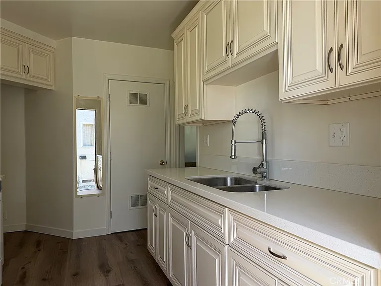 1340 N Buena Vista St #A — Photo 36