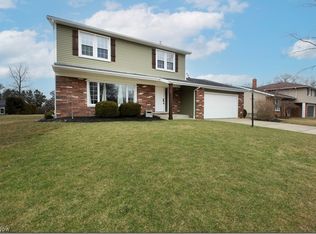 4197 Maple Hill Dr, Seven Hills, OH 44131