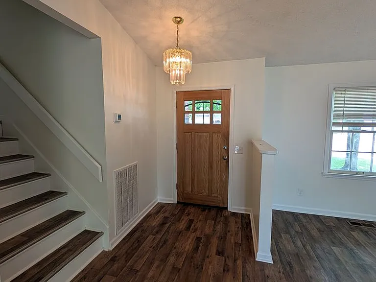 1060 Sandy Springs Rd NW — Photo 4