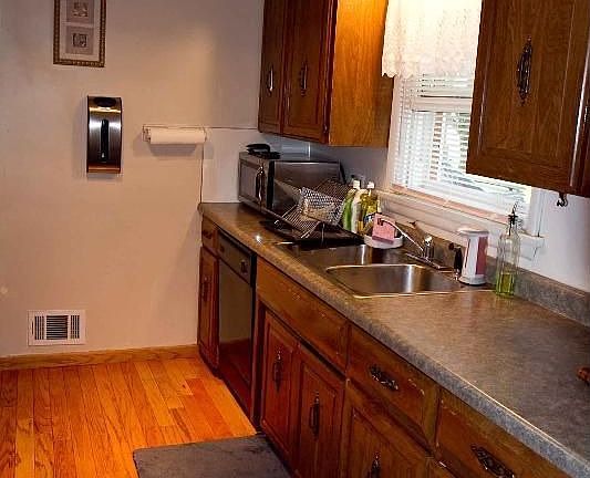 3rd image of 1539 Meadowlane Dr SE