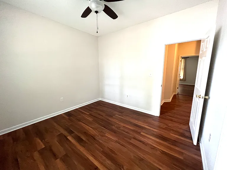 216 Howe St — Photo 4