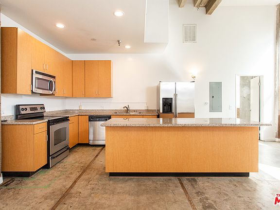 4th image of 711 S Olive St APT 401