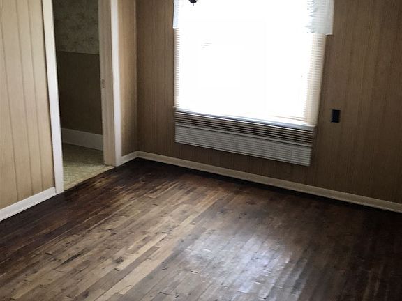 4th image of 105 Bates St
