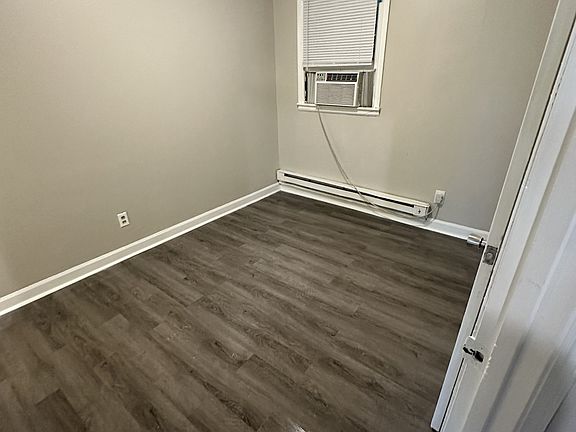5th image of 439 Arlington Cir NW #435-B