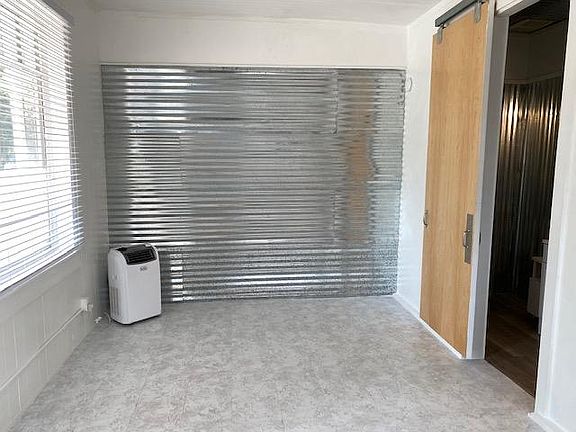 4th image of 18662 Pine St APT 3