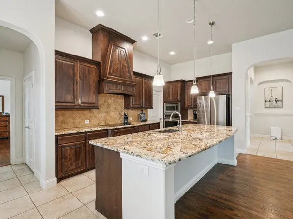 453 Lake Park Dr, Midlothian, TX 76065