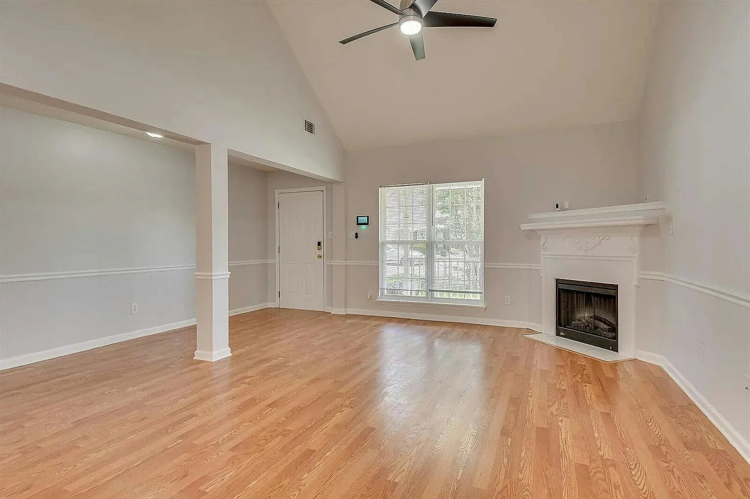 7652 Main Street — Photo 4