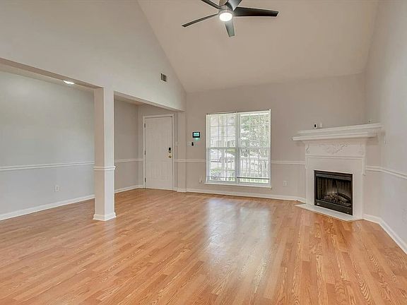 4th image of 7652 Main St