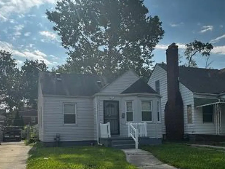16716 Stahelin Ave — Photo 1