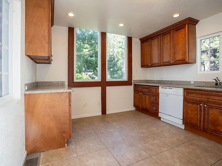 521 Pioneer Rd — Photo 5