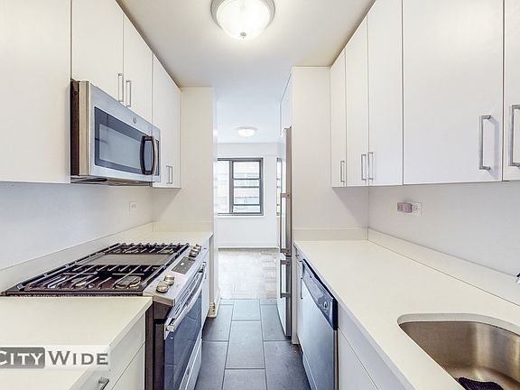 3rd image of 405 E 56th St #8Q