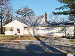 310 Ellison Ave, Westbury, NY 11590