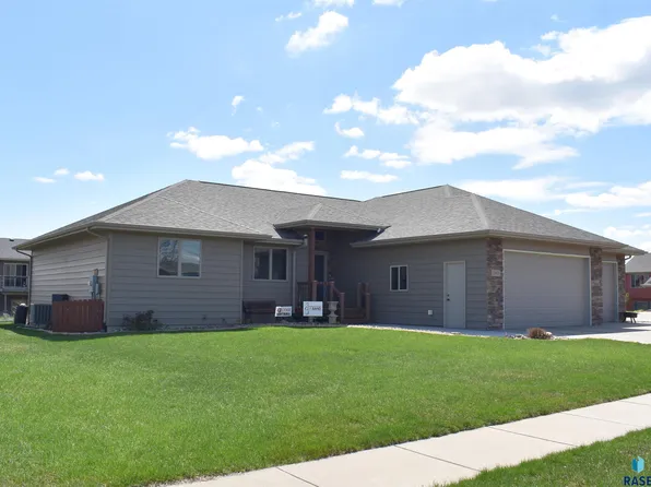 2601 E Sunflower St, Brandon, SD 57005