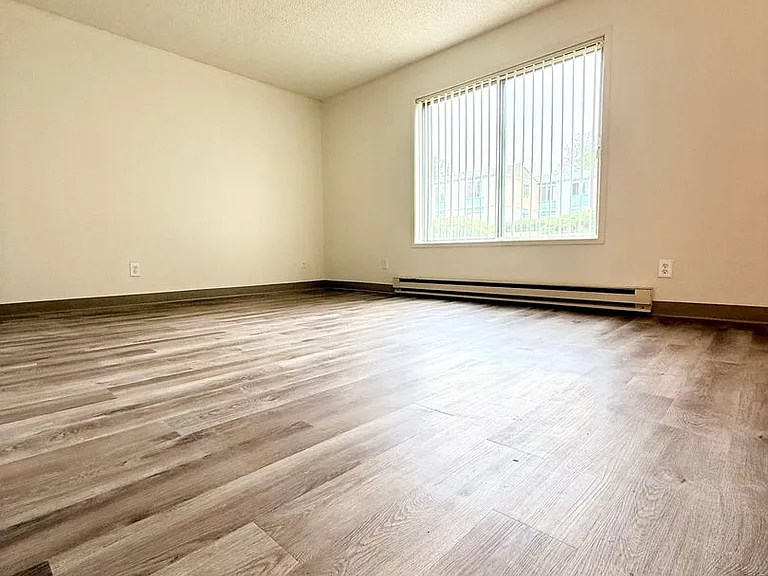 Sunnyside Village Apartments — Photo 14