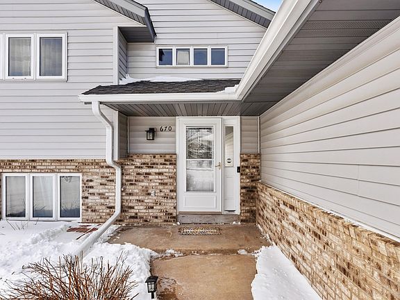 3rd image of 670 W 11th St