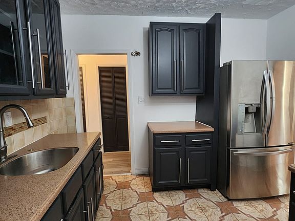 Kitchen (refrigerator angle)