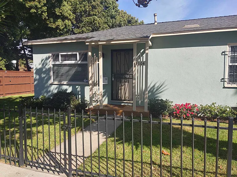 3804 Minerva Ave — Photo 2
