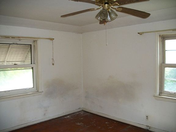 4th image of 10110 S Yates Blvd