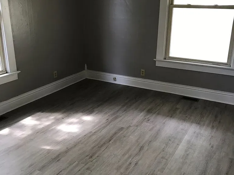 1017 Champaign Ave — Photo 2