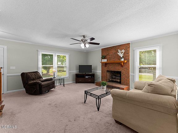 3rd image of 2208 Woodridge Drive