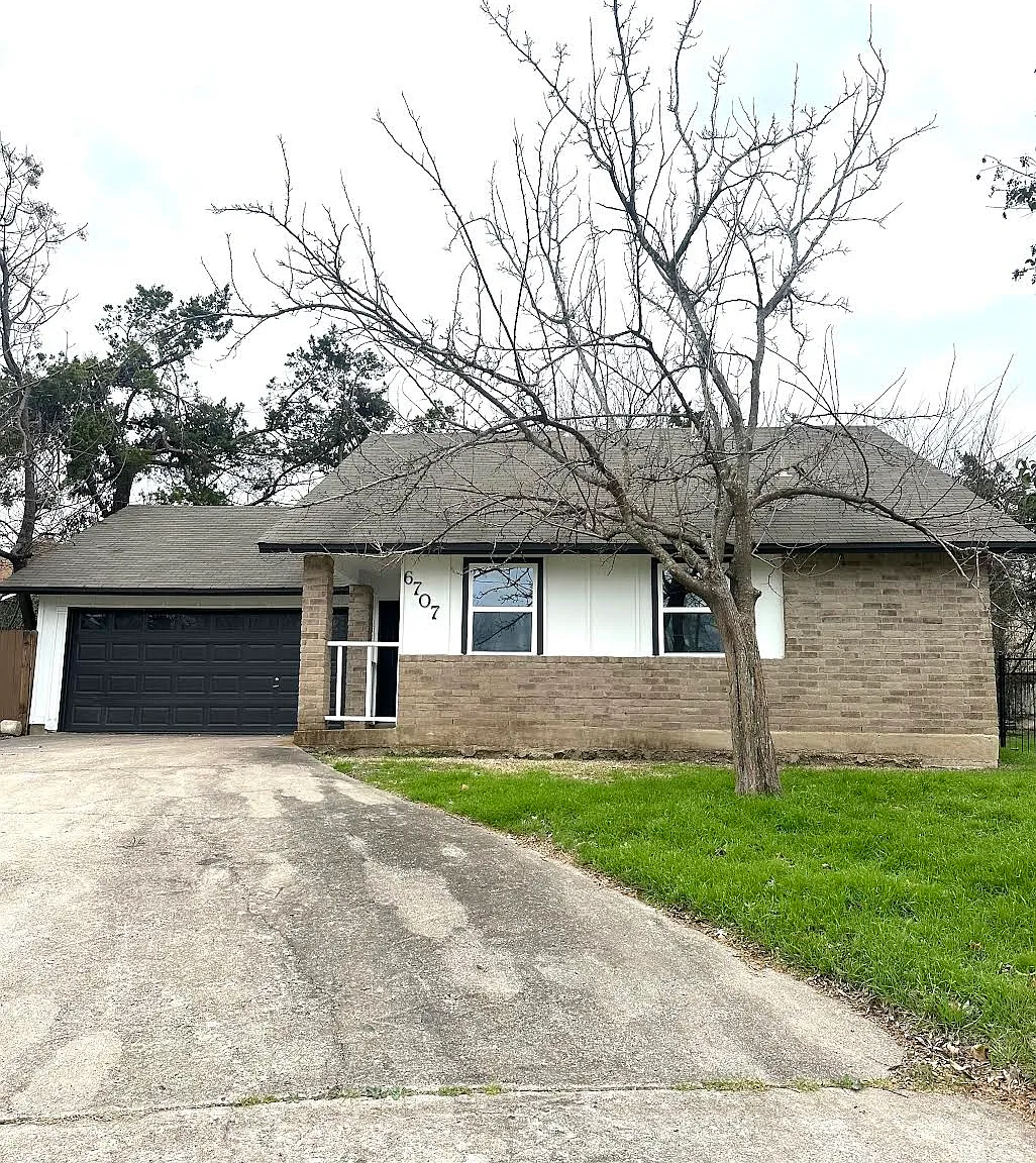 3 bed, 1350 sqft, $2,500 — Photo 1