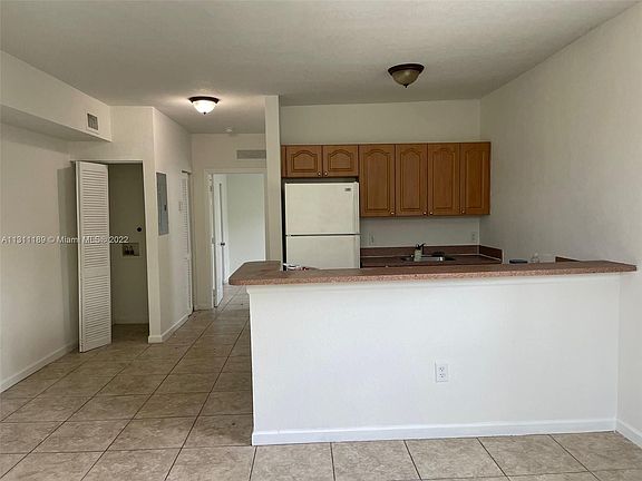 3rd image of 244 NW 11th Ave #6