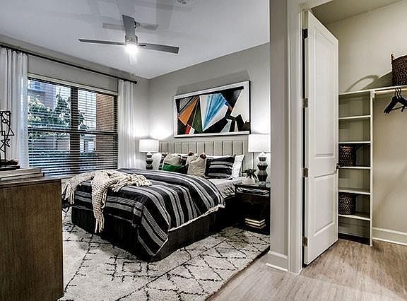 4th image of 1320-1320 Montrose Blvd #510