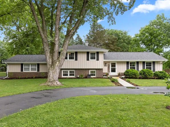 3N149 Lynn Dr, St Charles, IL 60175