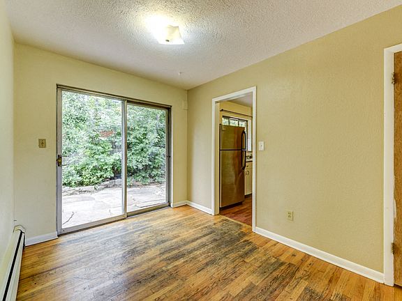 449 Harvard Lane Dining Area