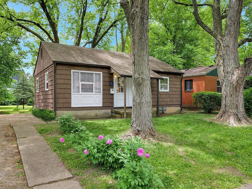 303 Hessel Blvd