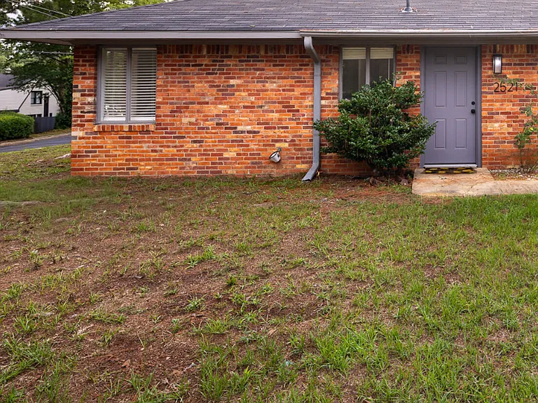 2521 Bateman Ave — Photo 2