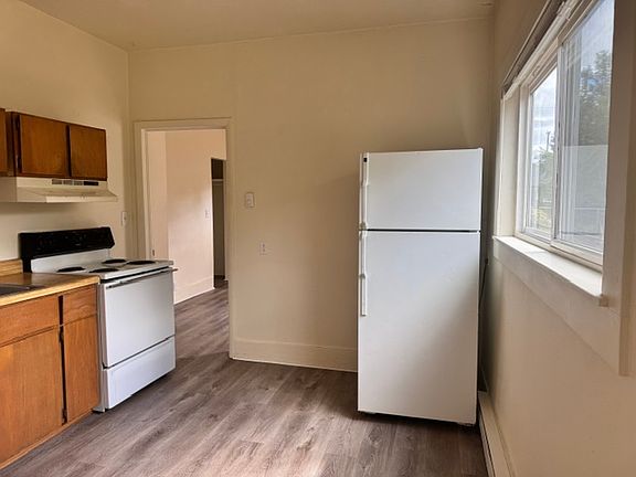 4th image of 4530 SE 65th Ave Unit B
