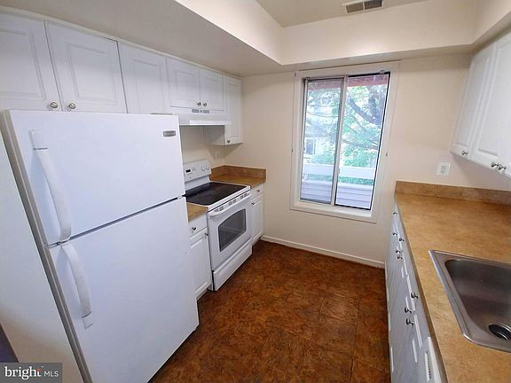 5th image of 9835 Lake Shore Dr