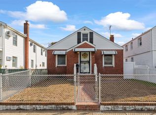 25 Ostend Rd, Island Park, NY 11558