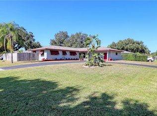 552 Oakwood Dr, Largo, FL 33771